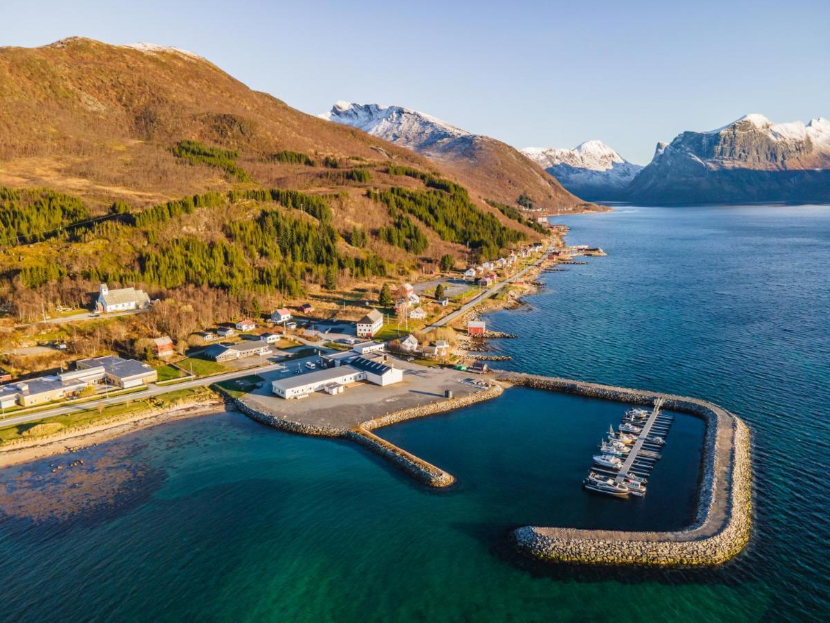 Skagi Bed & Lodge Skaland Exteriör bild